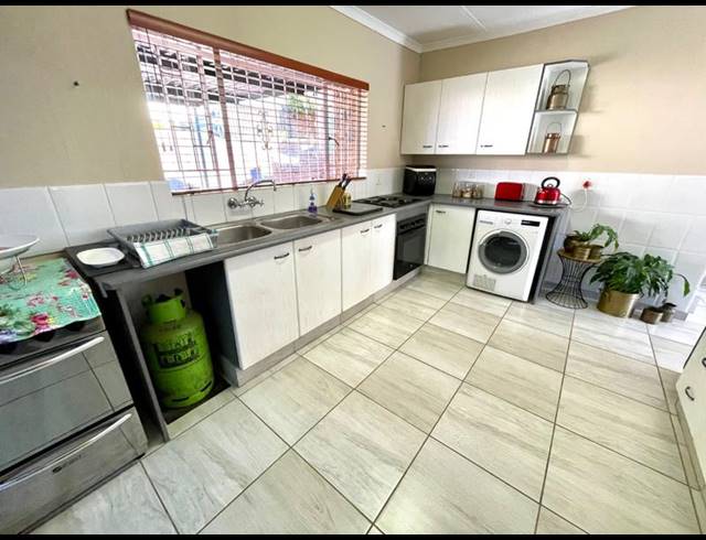 3 BEDROOM HOUSE FOR SALE IN NOORDHEUWEL